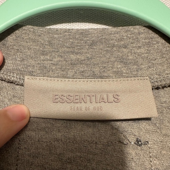 NWT Essentials Fear of God T-Shirt - size M - Picture 5 of 9